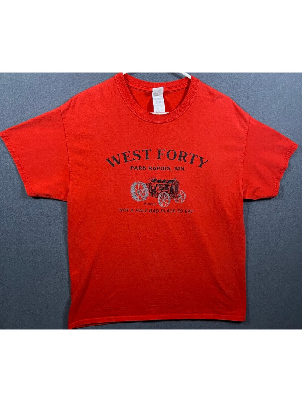Gildan Ultra Cotton Red West Forty Park Rapids MN Graphic T-Shirt Large Travel